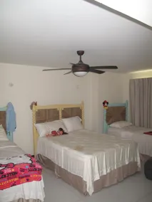 Beautiful 4 bedroom 3.5 bath Villa in Golf and Beachfront Community! - Image 3