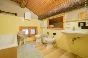 Comfortable accommodation suitable for groups of friends or large families - Image 4
