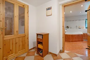 Appartamento 'Wohnung Volksgut' con vista sulle montagne, terrazza privata e Wi-Fi - Image 2