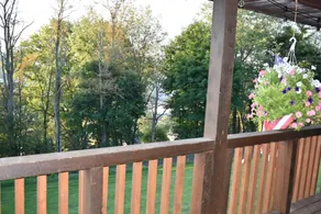 Spacious log cabin overlooking our little town - Image 4