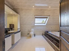 Luxury villa with heated pool and large garden - Image 4