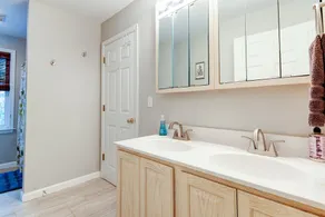 Lovely Home near the river and 5 mins to downtown AVL. - Image 2