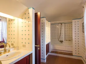 Atemberaubendes alleinstehendes Ferienhaus für 9 Gäste mit  W-LAN, TV und Innenhof - Image 3
