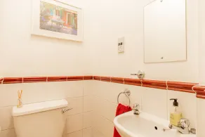 Harlow View, Harrogate - 2 bedroom apt. Dog Friendly. Free Parking. - Image 4