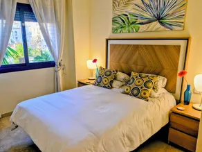 Gorgeous high spec apartment 50m from the beach and marina - Image 3