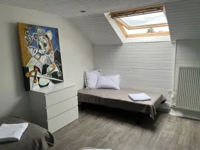 Walking distance to beach and shops, family home with fully enclosed garden. - Image 5