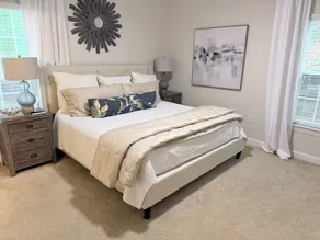Close to Campus-newly professionally decorated-sleeps 6 -no stairs! - Image 3
