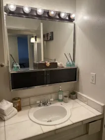 Homey first floor 2 bedroom apartment with fireplace - Image 4