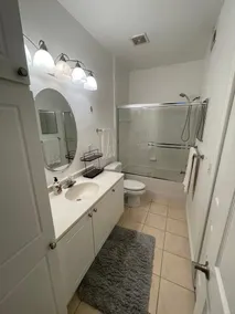 BEAUTIFUL TOWN HOUSE NEAR THE PARKS! AND DOWNTOWN! - Image 2