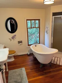 Private farmhouse w/claw foot tubs, firepit and walking trails - Image 4