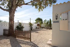Mobile home with beautiful garden - Image 2