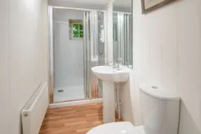 Country House with large garden, ample parking, sleeping 18 people - Image 3
