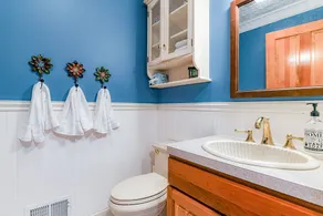 58 Broadway = Beautiful Victoria Beachhouse - Image 2