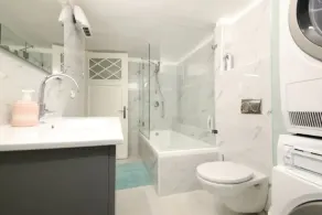 Beautiful townhouse with studio  and private garden 2 blocks from old city - Image 2