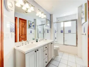 4 bedroom accommodation in Spray Beach - Image 3