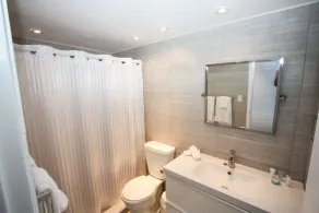 The Castle Beach Apartments - Image 4