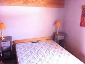 Petit Chalet Idéal Pour L'été Proche du lac - Image 3