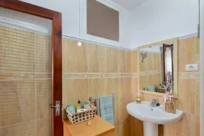 2 Bed Island Retreat-Sleeps 4-5 Min Walk To Beach - Image 2