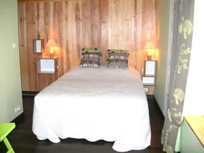 At the heart of an equine farm. Reside in a cottage of 70 m. with a pool. - Image 3