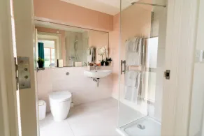 Stunning Celebration Eco Cottage Sleeps 10 with River Views, Ely - Image 2