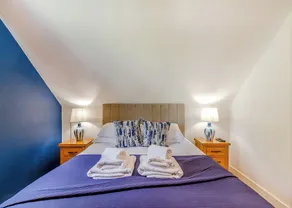 Outstanding and beautifully presented first floor apartment. - Image 3