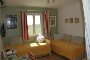 Gîte F2 dans villa provençale, au calme, piscine et  jardin,vue Ste Victoire - Image 4