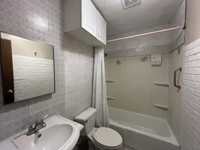 3BR Home • 1 Mile to I-95 • 4 cars parking,2 driveway! - Image 3