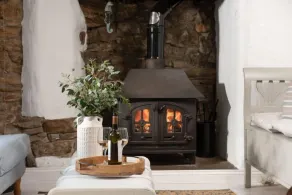 A traditional Cornish cottage quietly tucked away for a peaceful escape. - Image 3