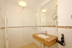 Beachfront vacation rental with a terrace, access to the pool and sauna - Rex Rugia - Rex - Image 2