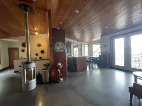 Waterfront home on multiple levels - Image 5