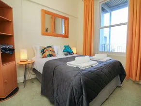 Val's Seaview - Image 4
