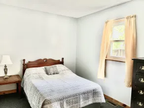 Quaint 2 bedroom apartment. 5 minute walk to down town Close to local bike trail - Image 3