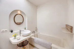 Maison climatisée avec terrasse, jardin, vue fantastique et Wi-Fi - Image 3