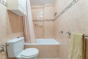 Appartamento El Paraiso vicino alla spiaggia con piscina condivisa, balcone e Wi-Fi - Image 3