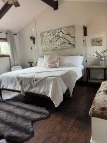 Guest House In the Upper Rattlesnake - Image 2