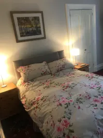 Dejligt dobbeltværelse og badeværelse med egen døradgang - Image 5