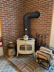 2 bedroom (sleeps 6) cozy condo in the heart of North Conway, NH. - Image 2