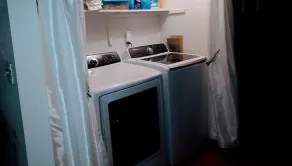 Private fun rental, no stairs,  massage Chair, fenced-in yard - Image 2