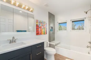 Contemporary, comfortable and charming - just 3 blocks to Downtown Castle Rock - Image 3
