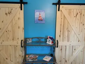 A \"Blue Whale\" of a Cottage a small walk from the GOTL strip - Image 3