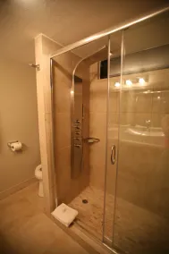 Renovado OCEANFRONT BEACHFRONT BEACH LEVEL un paso a la hermosa arena blanca - Image 3