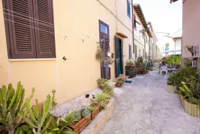 Two-room apartment Piazza al Fico 2/4 Beds in the historic center of Portoferraio - Image 5
