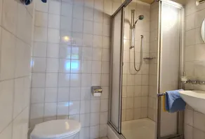 Ferienwohnung, 1-2 Personen, 33 qm, Dusche/WC, Balkon, TV, W-LAN, 1 Schlafzimmer, Frühstück möglich! - Image 2