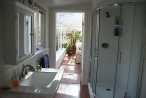 Luxuriöser privater Rückzugsort: Pool, Tennisplatz, Mahagonideck & nah an allen - Image 3