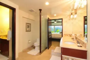 Beautiful Air Conditioned 2nd Floor 2 Bedroom w/mountain and slight ocean view - Image 4