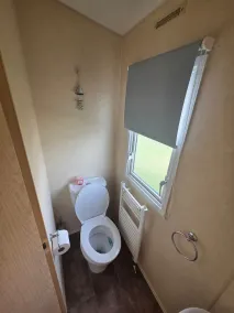 2-Bed Caravan - Sleeps 6 - Pets - Beach Access - Image 3