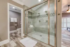 Modern 4-bedroom Villa w/ Pool/Spa & Private Park - Image 2