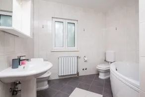Villa with pool and jacuzzi - Image 4