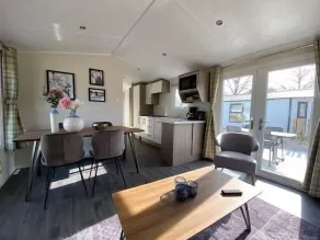 Chalet with 2 bedrooms and a terrace - Image 3