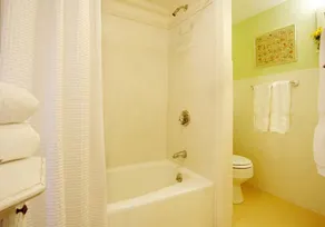 Beach & King, Beach House Rental - Image 3